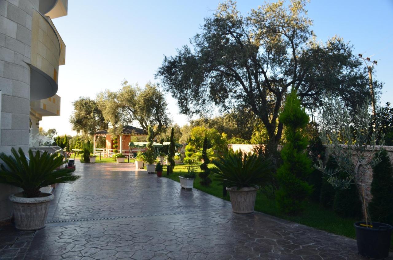 Vila Florika Hotel Borsh Buitenkant foto